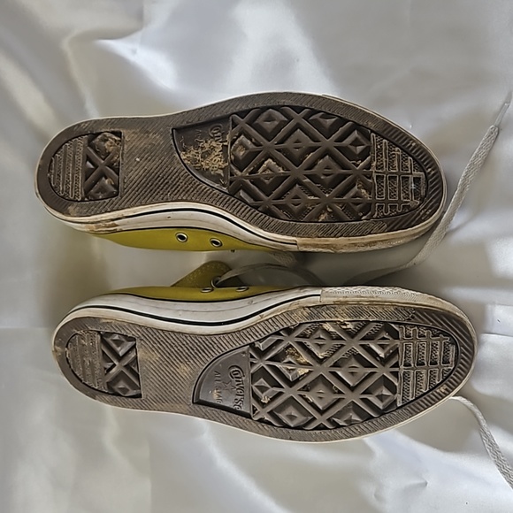 Well worn yellow women's size 10 Converse Allstar - Picture 8 of 8